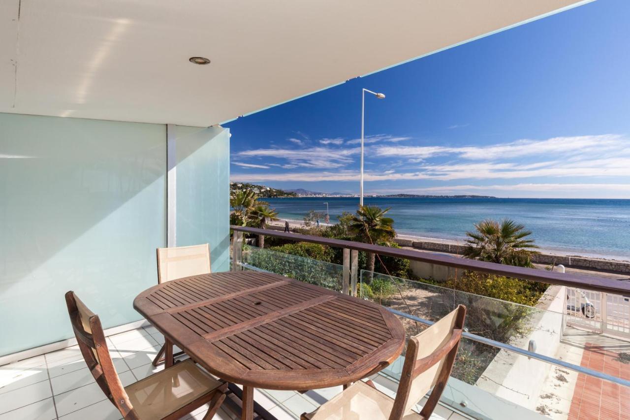 Bright Two Bedroomed Apartment On The Beach In Cannes With Huge Terrace With Fabulous Sea Views - 2001 Bagian luar foto