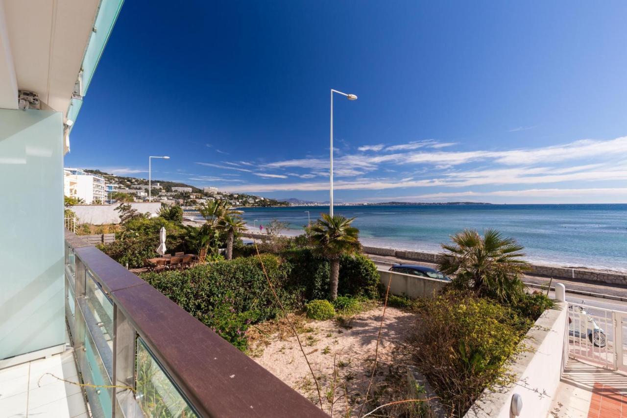 Bright Two Bedroomed Apartment On The Beach In Cannes With Huge Terrace With Fabulous Sea Views - 2001 Bagian luar foto