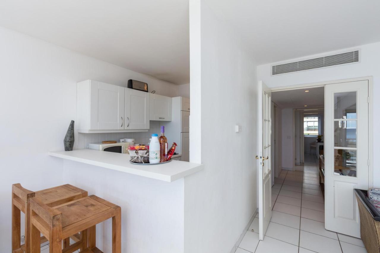 Bright Two Bedroomed Apartment On The Beach In Cannes With Huge Terrace With Fabulous Sea Views - 2001 Bagian luar foto