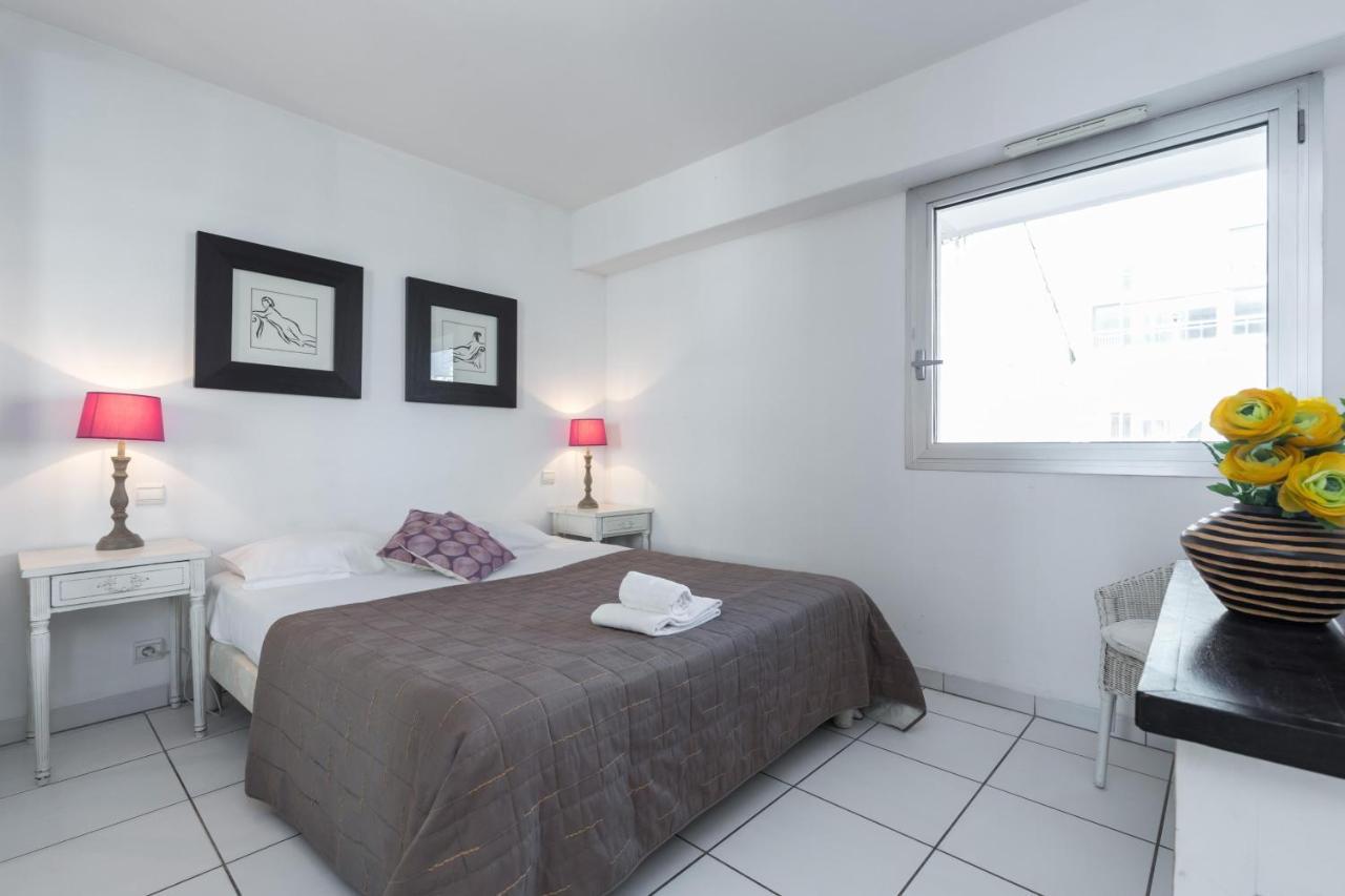 Bright Two Bedroomed Apartment On The Beach In Cannes With Huge Terrace With Fabulous Sea Views - 2001 Bagian luar foto