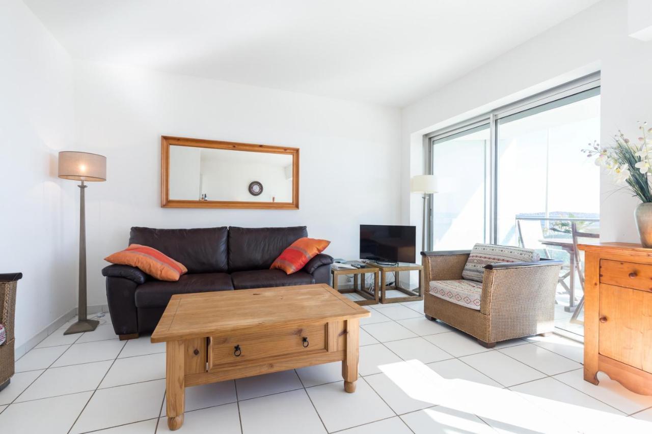 Bright Two Bedroomed Apartment On The Beach In Cannes With Huge Terrace With Fabulous Sea Views - 2001 Bagian luar foto